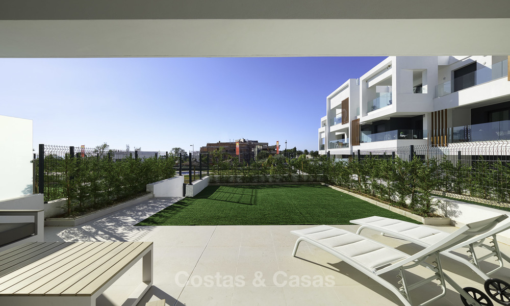 Apartamento a estrenar, con jardín y vistas al mar en venta, a poca distancia de la playa - Este de Estepona 16961