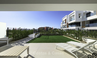 Apartamento a estrenar, con jardín y vistas al mar en venta, a poca distancia de la playa - Este de Estepona 16961 