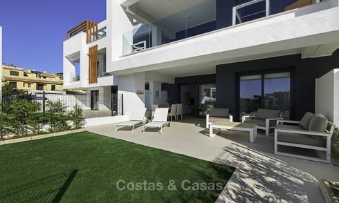 Apartamento a estrenar, con jardín y vistas al mar en venta, a poca distancia de la playa - Este de Estepona 16962