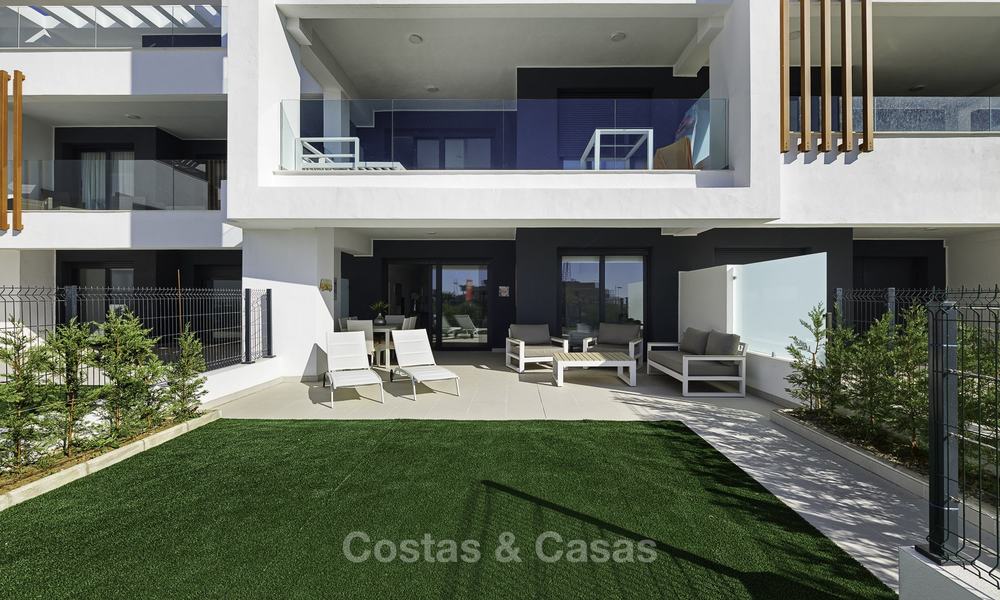 Apartamento a estrenar, con jardín y vistas al mar en venta, a poca distancia de la playa - Este de Estepona 16963
