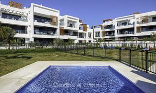 Apartamento a estrenar, con jardín y vistas al mar en venta, a poca distancia de la playa - Este de Estepona 16964 