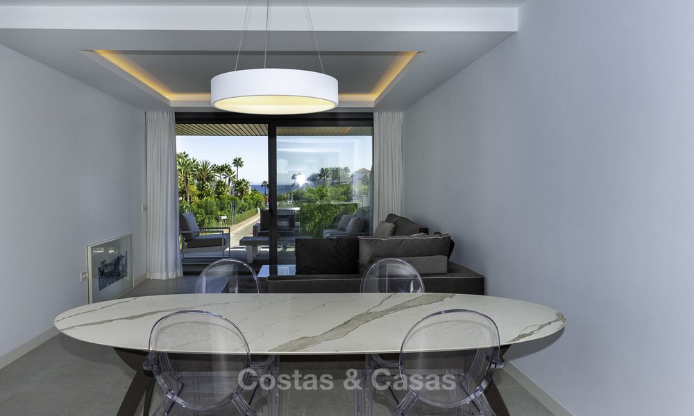 Apartamento moderno en venta cerca de la playa con vistas al mar, entre Marbella y Estepona 16906
