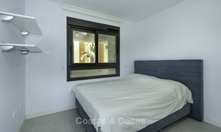 Apartamento moderno en venta cerca de la playa con vistas al mar, entre Marbella y Estepona 16908 