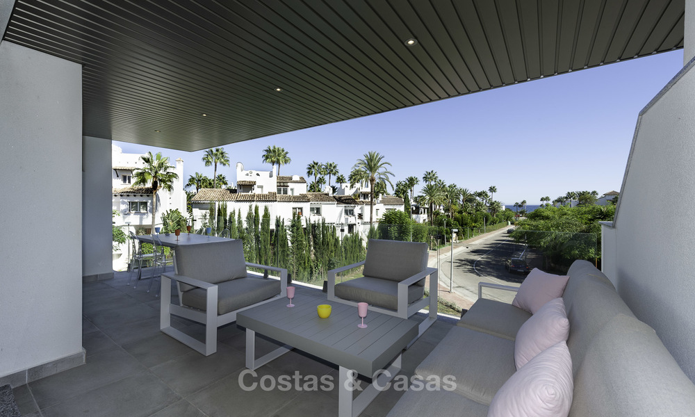 Apartamento moderno en venta cerca de la playa con vistas al mar, entre Marbella y Estepona 16913