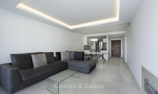 Apartamento moderno en venta cerca de la playa con vistas al mar, entre Marbella y Estepona 16914 