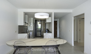 Apartamento moderno en venta cerca de la playa con vistas al mar, entre Marbella y Estepona 16915 