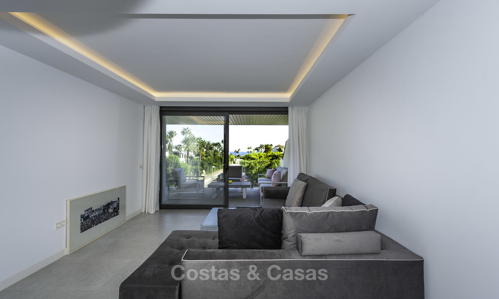 Apartamento moderno en venta cerca de la playa con vistas al mar, entre Marbella y Estepona 16921