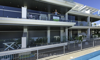 Apartamento moderno en venta cerca de la playa con vistas al mar, entre Marbella y Estepona 16925 
