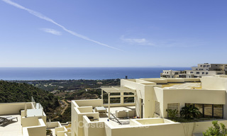 Moderno apartamento de 3 dormitorios con vistas al mar y a la montaña a la venta en Marbella Este 16833 