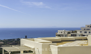 Moderno apartamento de 3 dormitorios con vistas al mar y a la montaña a la venta en Marbella Este 16834 