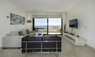 Moderno apartamento de 3 dormitorios con vistas al mar y a la montaña a la venta en Marbella Este 16841 