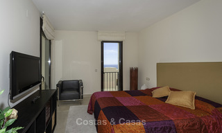 Moderno apartamento de 3 dormitorios con vistas al mar y a la montaña a la venta en Marbella Este 16854 