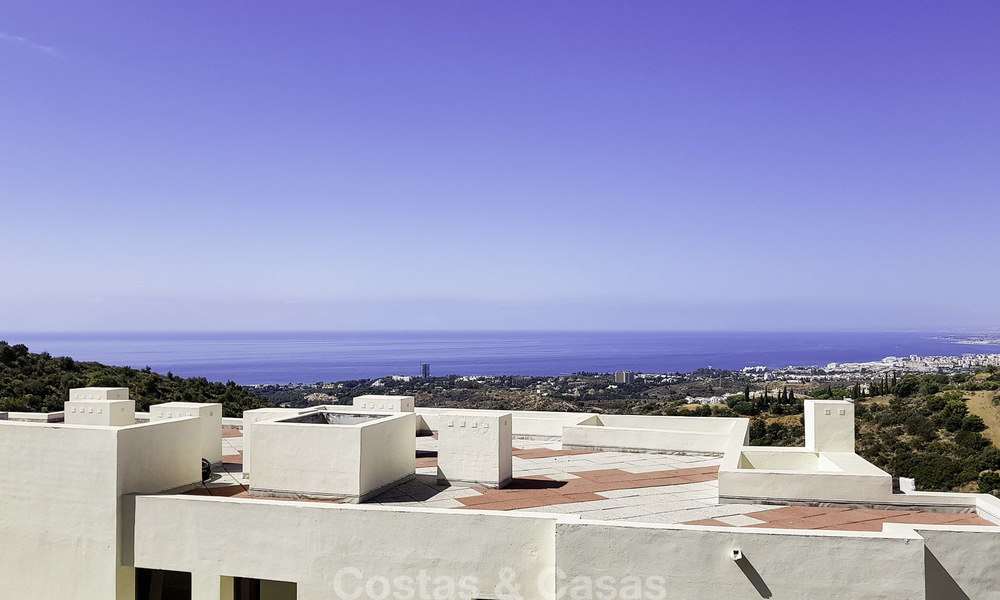 Moderno apartamento de 3 dormitorios con vistas al mar Mediterráneo, Marbella y la costa del Estrecho de Gibraltar y África 16973