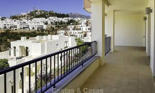 Moderno apartamento de 3 dormitorios con vistas al mar Mediterráneo, Marbella y la costa del Estrecho de Gibraltar y África 16976 