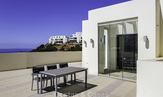 Moderno ático con vistas al mar y terraza de buen tamaño en venta en Marbella 16996 