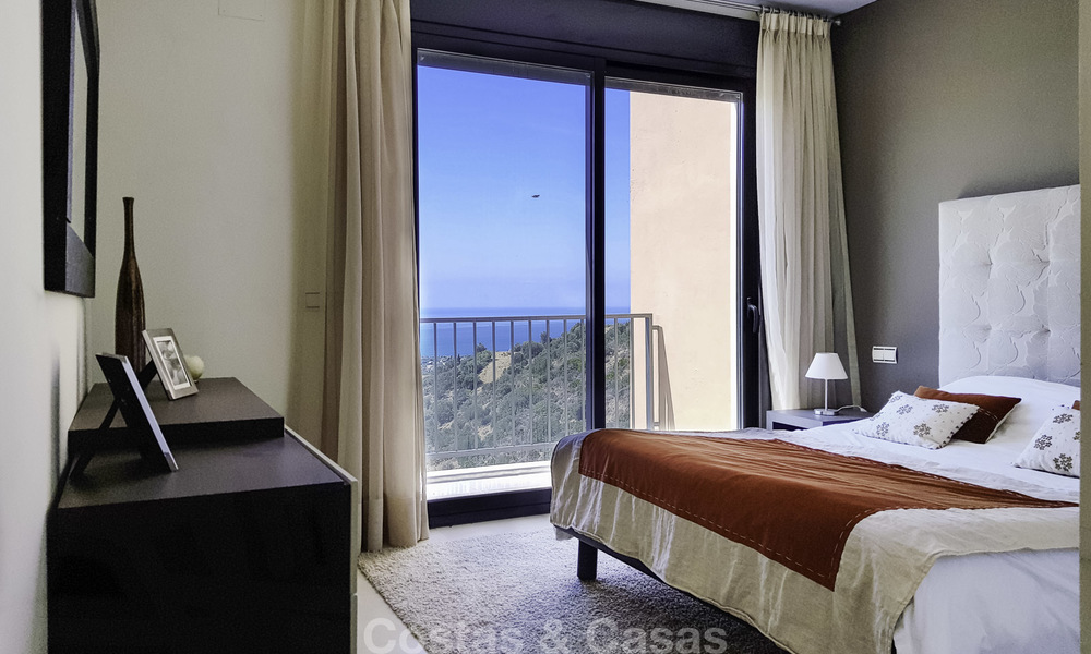 Moderno ático con vistas al mar y terraza de buen tamaño en venta en Marbella 17005