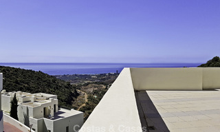 Moderno ático con vistas al mar y terraza de buen tamaño en venta en Marbella 17008 