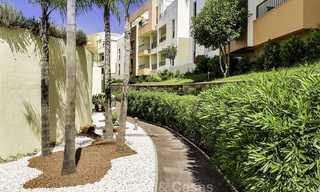 Moderno ático con vistas al mar y terraza de buen tamaño en venta en Marbella 17010 