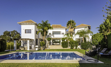 Excepcional villa mediterránea contemporánea en venta cerca de la playa en la exclusiva Milla de Oro, Marbella 17038