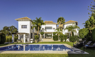 Excepcional villa mediterránea contemporánea en venta cerca de la playa en la exclusiva Milla de Oro, Marbella 17038 