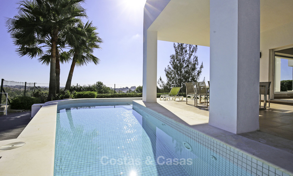 Impresionante villa contemporánea, con magníficas vistas al mar en venta, en primera línea de golf en Benahavis, Marbella 17287