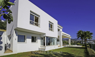Impresionante villa contemporánea, con magníficas vistas al mar en venta, en primera línea de golf en Benahavis, Marbella 17296 
