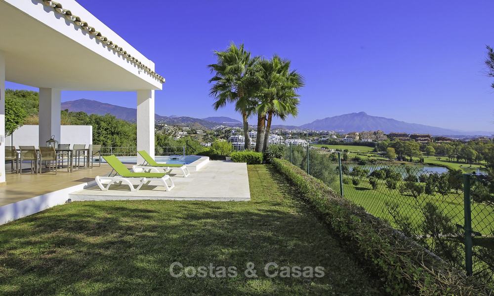 Impresionante villa contemporánea, con magníficas vistas al mar en venta, en primera línea de golf en Benahavis, Marbella 17297