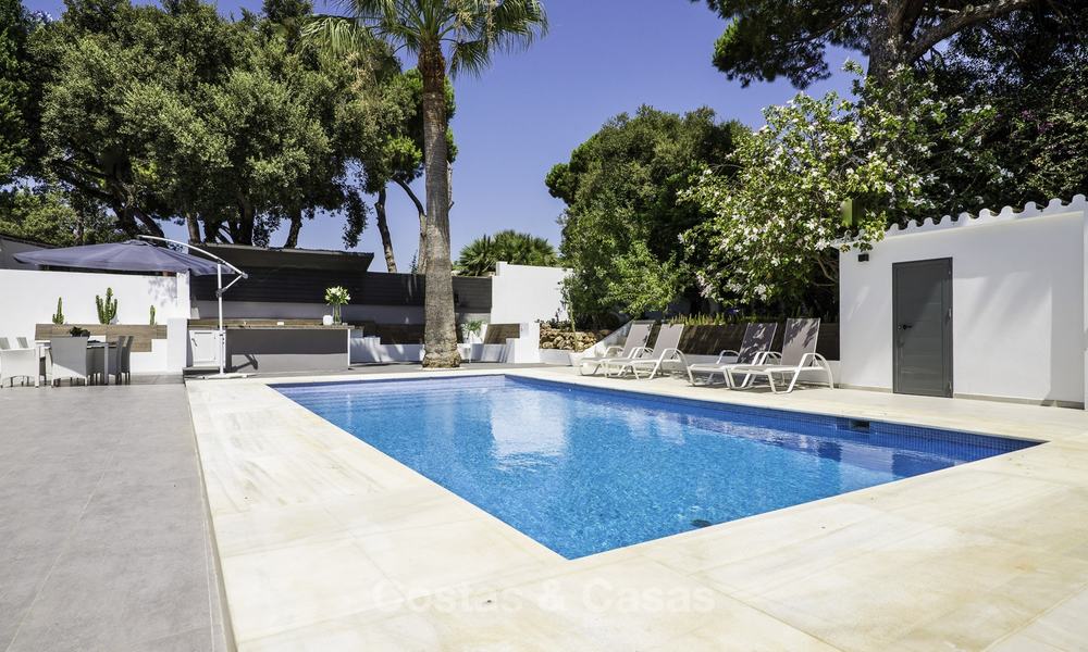Atractiva villa de lujo mediterránea renovada a la venta, cerca del golf, las instalaciones y la playa, Marbella Este 17332