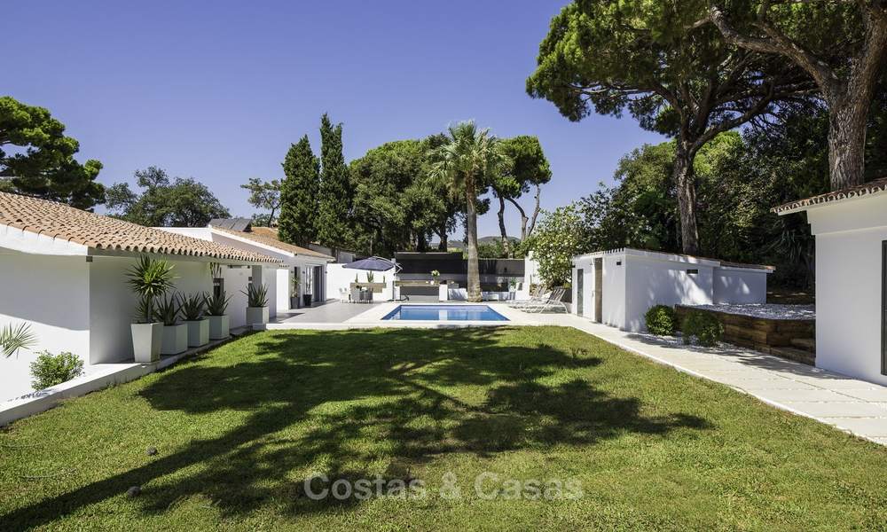 Atractiva villa de lujo mediterránea renovada a la venta, cerca del golf, las instalaciones y la playa, Marbella Este 17334
