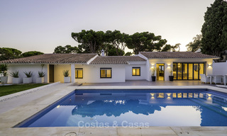 Atractiva villa de lujo mediterránea renovada a la venta, cerca del golf, las instalaciones y la playa, Marbella Este 17341 
