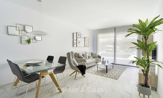 Atractivos y modernos apartamentos a la venta, a poca distancia de la playa y de los servicios, entre Estepona y Marbella 17355 