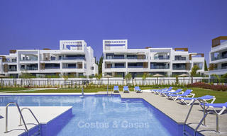 Atractivos y modernos apartamentos a la venta, a poca distancia de la playa y de los servicios, entre Estepona y Marbella 17364 