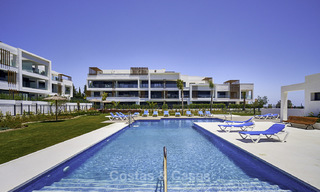 Atractivos y modernos apartamentos a la venta, a poca distancia de la playa y de los servicios, entre Estepona y Marbella 17366 