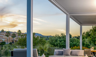 Una moderna villa de lujo en venta, lista para entrar a vivir, en primera línea de golf en un respetado resort, Marbella Este 26777 