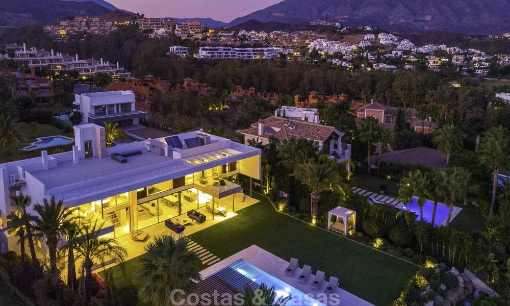 Impresionante villa ultramoderna con increíbles vistas al mar a la venta en el Valle del Golf de Nueva Andalucía, Marbella 17570