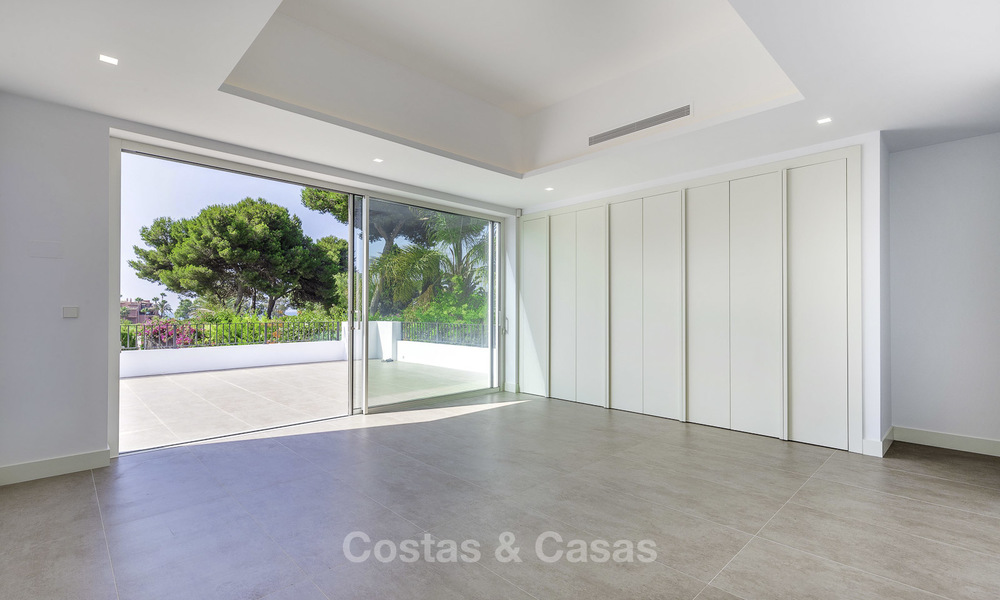 Nueva villa contemporánea a la venta, a poca distancia de la playa, instalaciones de ocio y servicios, Marbella Este 17605