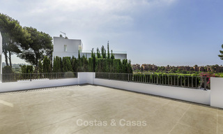 Nueva villa contemporánea a la venta, a poca distancia de la playa, instalaciones de ocio y servicios, Marbella Este 17610 