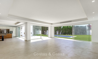 Nueva villa contemporánea a la venta, a poca distancia de la playa, instalaciones de ocio y servicios, Marbella Este 17628 