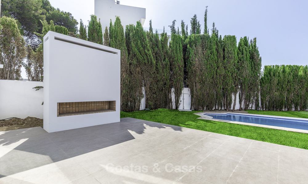 Nueva villa contemporánea a la venta, a poca distancia de la playa, instalaciones de ocio y servicios, Marbella Este 17630