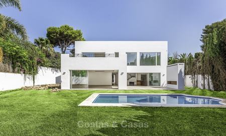 Nueva villa contemporánea a la venta, a poca distancia de la playa, instalaciones de ocio y servicios, Marbella Este 17632