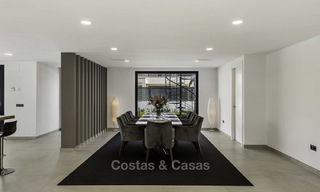 Se vende una nueva villa contemporánea, en un elegante distrito costero de Estepona Este, lista para ser habitada 17654 