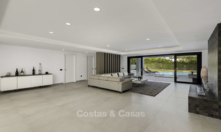 Se vende una nueva villa contemporánea, en un elegante distrito costero de Estepona Este, lista para ser habitada 17655 