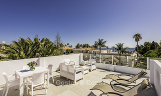 Se vende una nueva villa contemporánea, en un elegante distrito costero de Estepona Este, lista para ser habitada 17663 