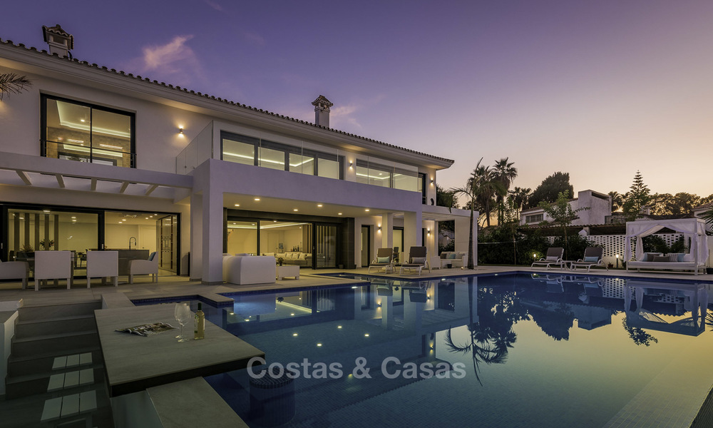 Se vende una nueva villa contemporánea, en un elegante distrito costero de Estepona Este, lista para ser habitada 17676