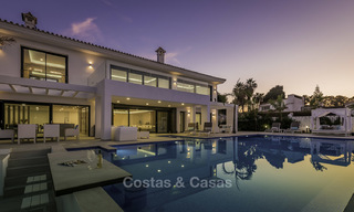 Se vende una nueva villa contemporánea, en un elegante distrito costero de Estepona Este, lista para ser habitada 17676 