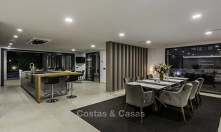 Se vende una nueva villa contemporánea, en un elegante distrito costero de Estepona Este, lista para ser habitada 17678 