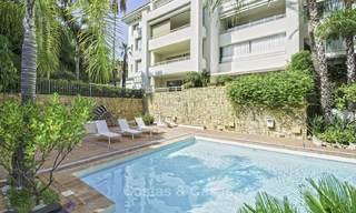 Apartamento de lujo con piscina privada en venta en un elegante barrio de la Milla de Oro de Marbella 17699 