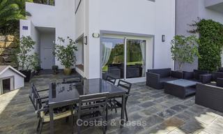 Moderna villa de lujo independiente en venta, en una gran parcela situada en una tranquila finca, Marbella Este 18126 