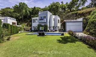 Moderna villa de lujo independiente en venta, en una gran parcela situada en una tranquila finca, Marbella Este 18127 