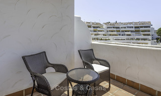 Luminoso y espacioso apartamento en venta, a poca distancia de Puerto Banús, todos los servicios y la playa - Nueva Andalucía, Marbella 17973 